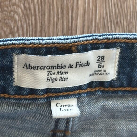 Abercrombie & Fitch Curve Love The Mom High Rise Jeans - Picture 4 of 5